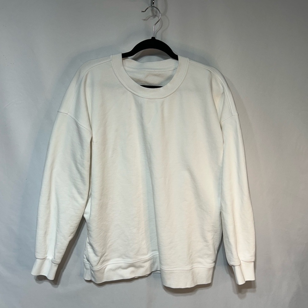 Lululemon white sweatshirt. New condition. Size L/XL. Excellent condition.